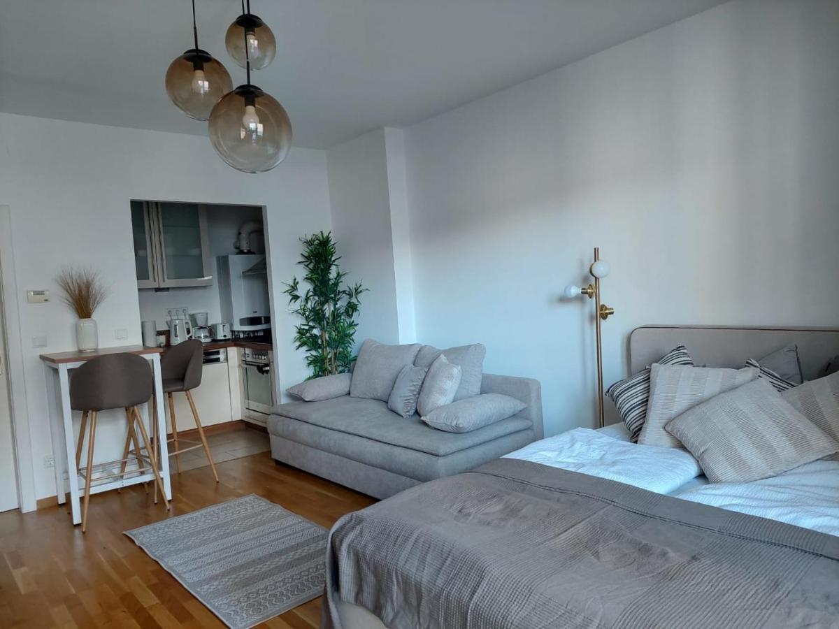 Balcony Apartment, 5 Min Walk To First District Vienna Esterno foto