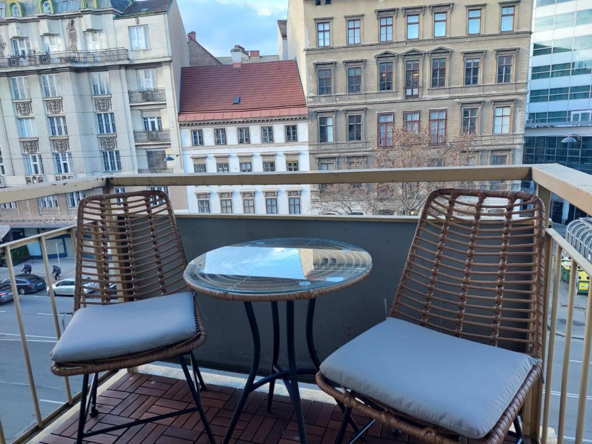Balcony Apartment, 5 Min Walk To First District Vienna Esterno foto